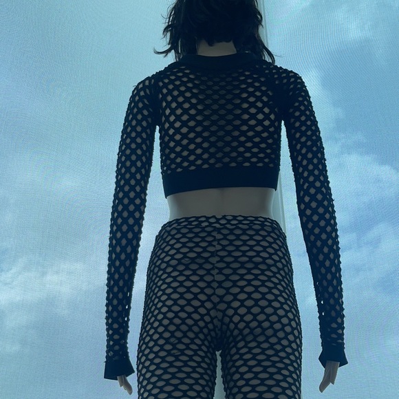 “project X” fishnet cut out long sleeve crop top - Picture 3 of 4